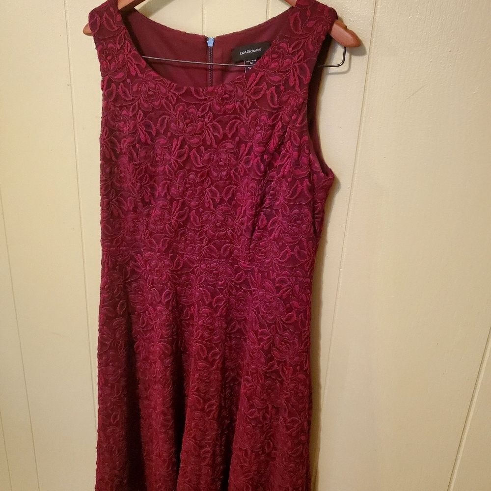 Beautiful, Like-New Lace Dress